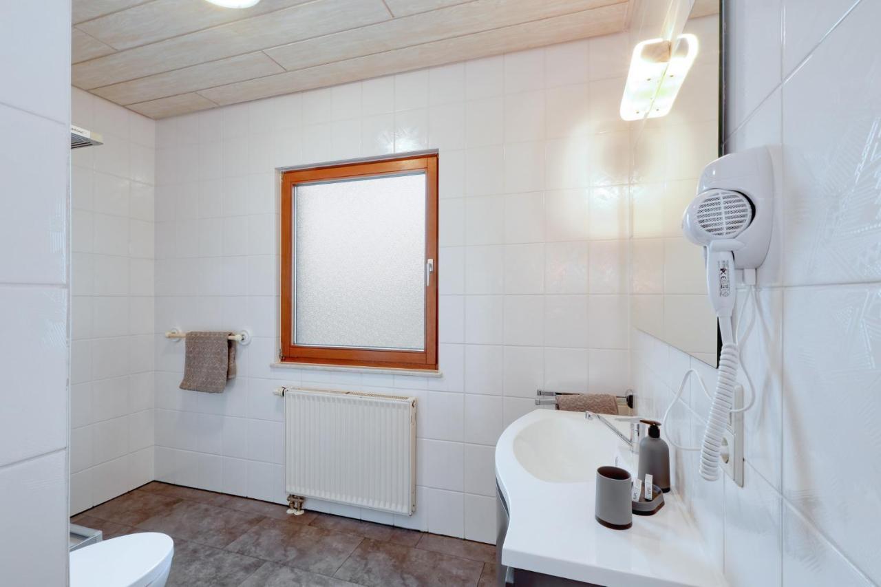 Seepark Kirchheim Ferienhaus bei Nina mit Sauna Exterior foto